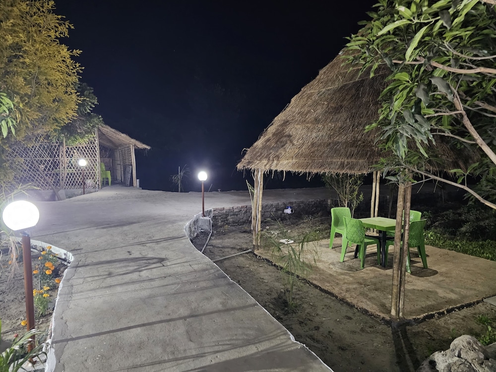 the ashok vatika farms and stay