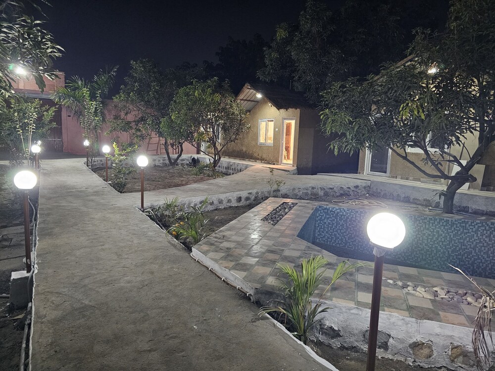 the ashok vatika farms and stay