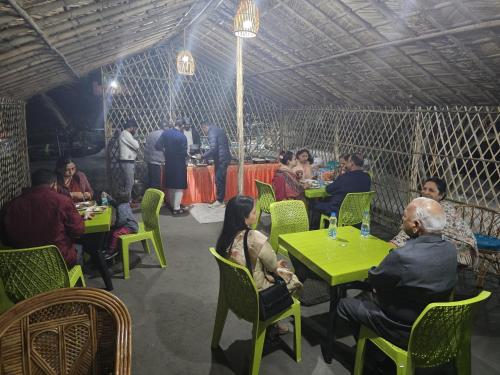 the ashok vatika farms and stay