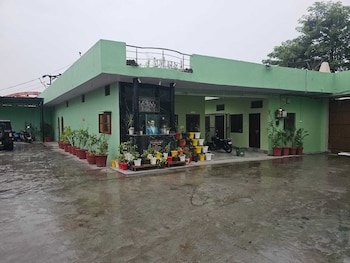 the ashok vatika farms and stay