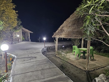 the ashok vatika farms and stay