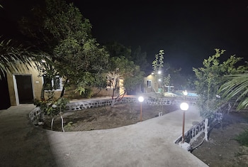 the ashok vatika farms and stay