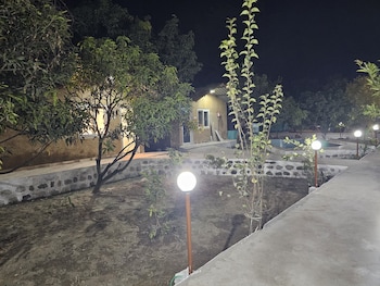 the ashok vatika farms and stay