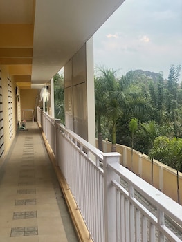 tranquil stay mountain view 2bhk flat