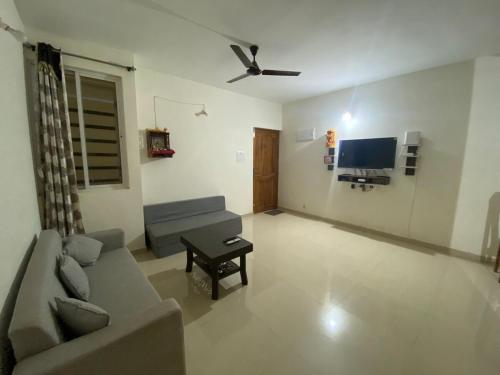Tranquil Stay, Mountain View - 2Bhk Flat,,2 star