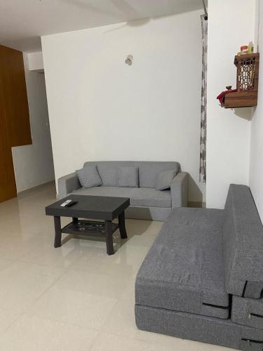 Tranquil Stay, Mountain View - 2Bhk Flat,,2 star