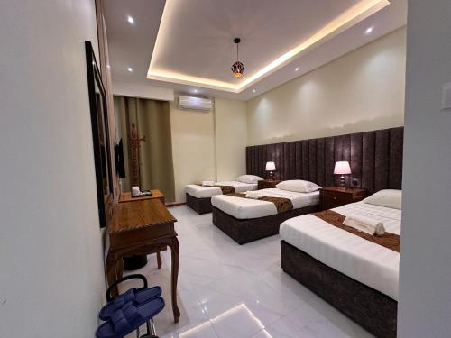 grand luxury hotel