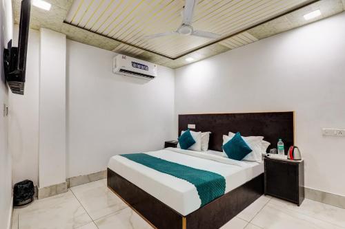 Mauryan Signature Hotel Devli Khanpur,,3 star
