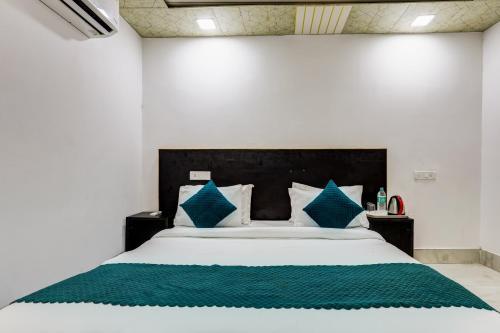 Mauryan Signature Hotel Devli Khanpur,,3 star