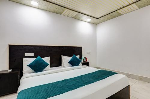 Mauryan Signature Hotel Devli Khanpur,,3 star