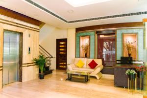 bisque magaji orchid near majestic railway station