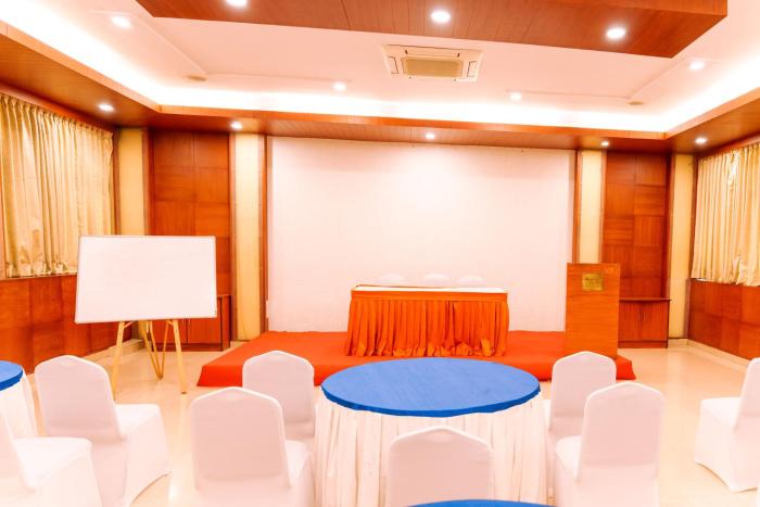 bisque magaji orchid near majestic railway station