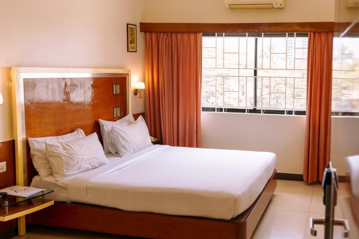 bisque magaji orchid near majestic railway station