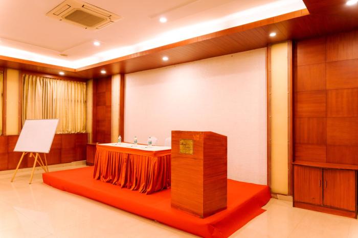 bisque magaji orchid near majestic railway station