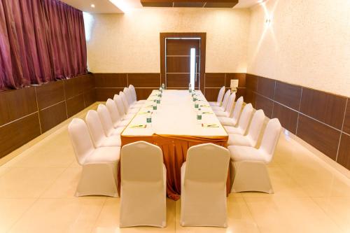 bisque magaji orchid near majestic railway station