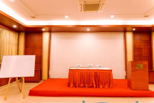 bisque magaji orchid near majestic railway station