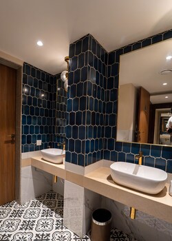 titanic boutique hotel