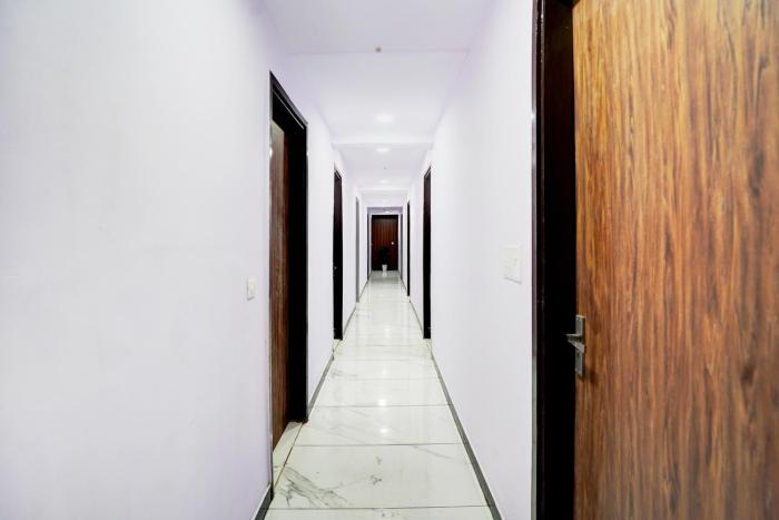 collection o hotel star inn near by hindon airforce mohan nagar ghaziabad