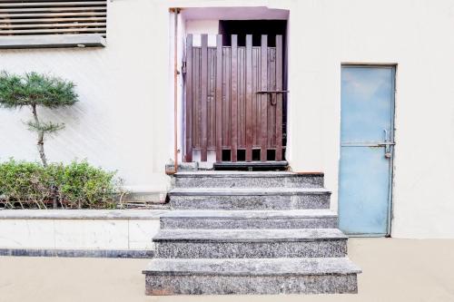 collection o hotel star inn near by hindon airforce mohan nagar ghaziabad