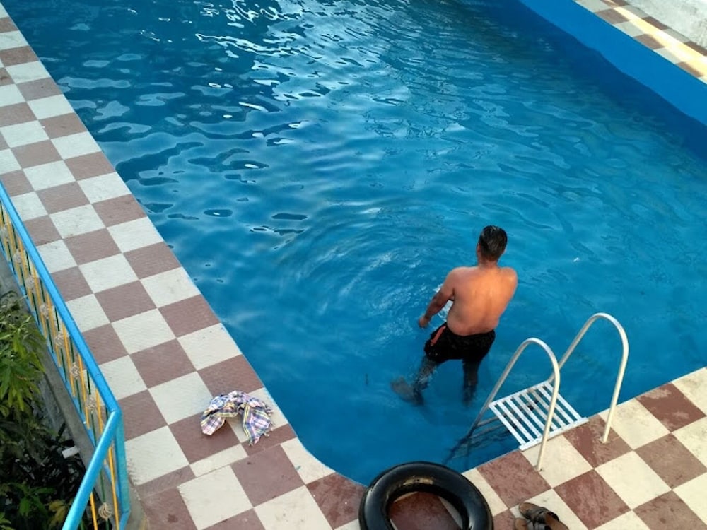 the yamuna deck resort and cafe