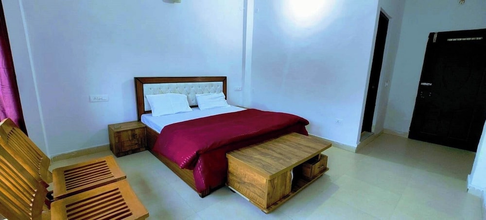 the yamuna deck resort and cafe