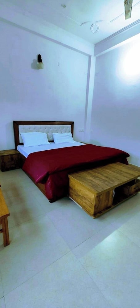 the yamuna deck resort and cafe