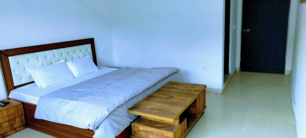 the yamuna deck resort and cafe