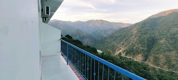 the yamuna deck resort and cafe