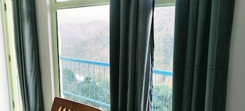 the yamuna deck resort and cafe
