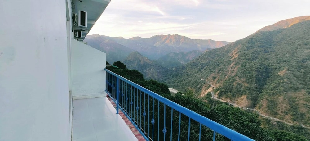 the yamuna deck resort and cafe