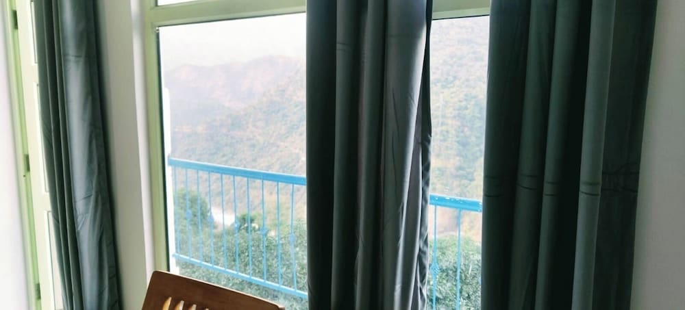 the yamuna deck resort and cafe