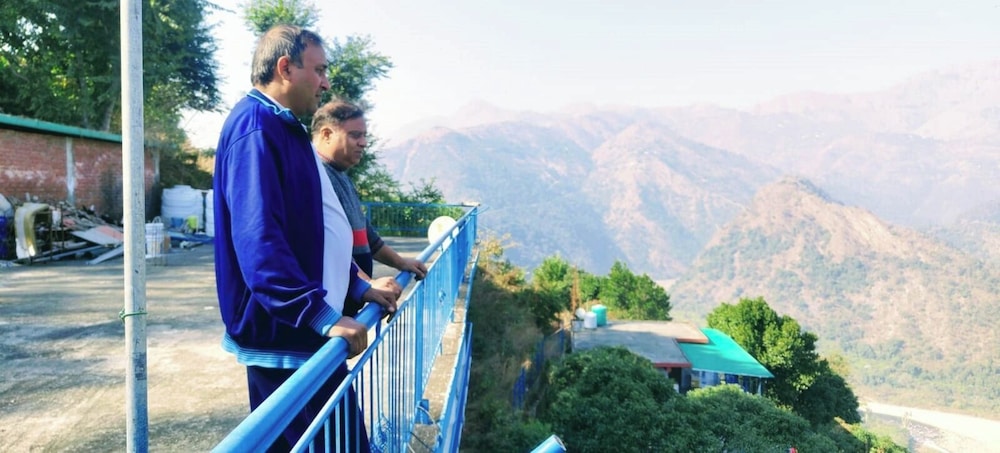 the yamuna deck resort and cafe