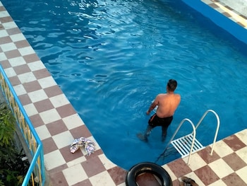 the yamuna deck resort and cafe
