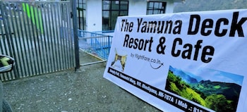 the yamuna deck resort and cafe