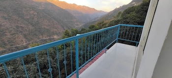 the yamuna deck resort and cafe