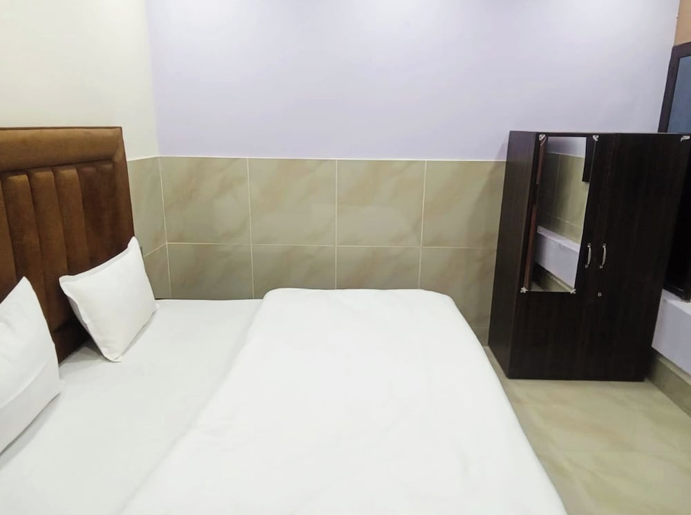 hotel dixit residency vrindavan