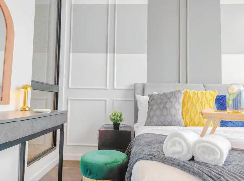 scarletz suites klcc by wsd