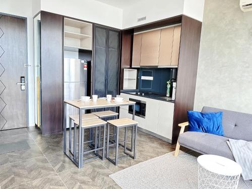 scarletz suites klcc by wsd