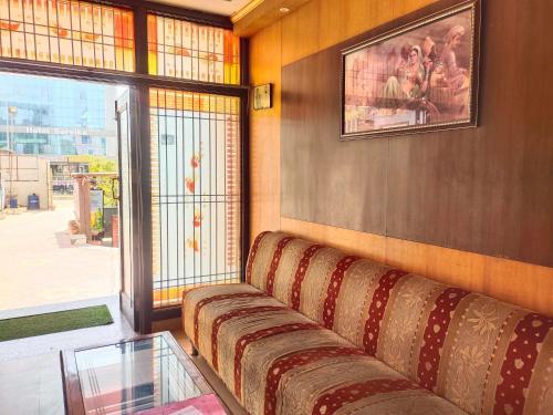 hotel maharani resort and bar near jaipur airport
