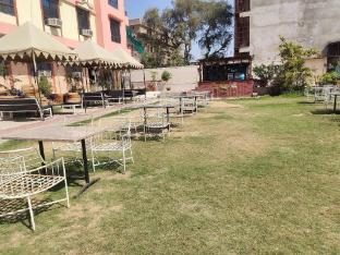 hotel maharani resort and bar near jaipur airport