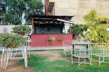 hotel maharani resort and bar near jaipur airport