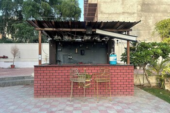 hotel maharani resort and bar near jaipur airport
