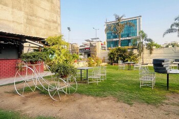 hotel maharani resort and bar near jaipur airport