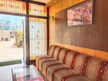 hotel maharani resort and bar near jaipur airport