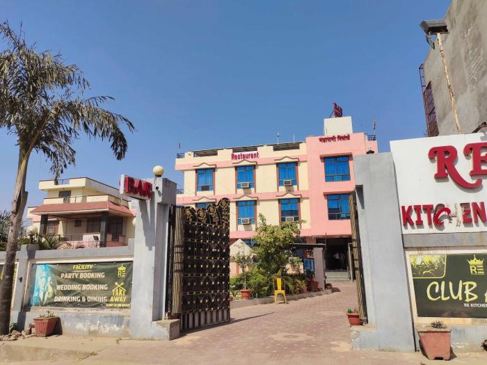 hotel maharani resort and bar near jaipur airport