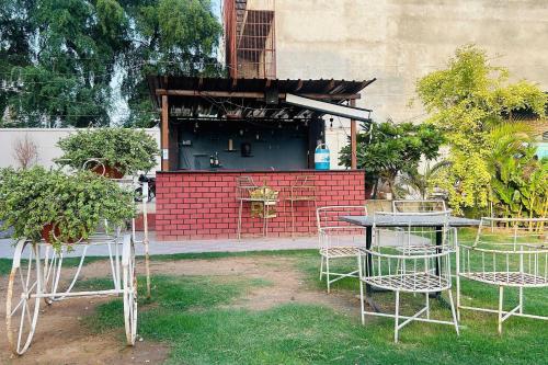 hotel maharani resort and bar near jaipur airport