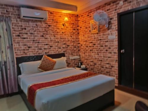 Hotel Queen Emperor,,3 star