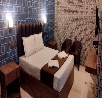 apex victor guest house