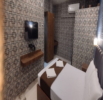 apex victor guest house