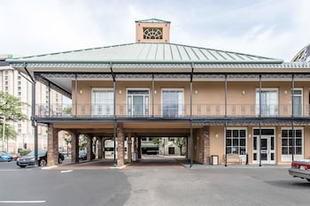quality inn downtown historic district